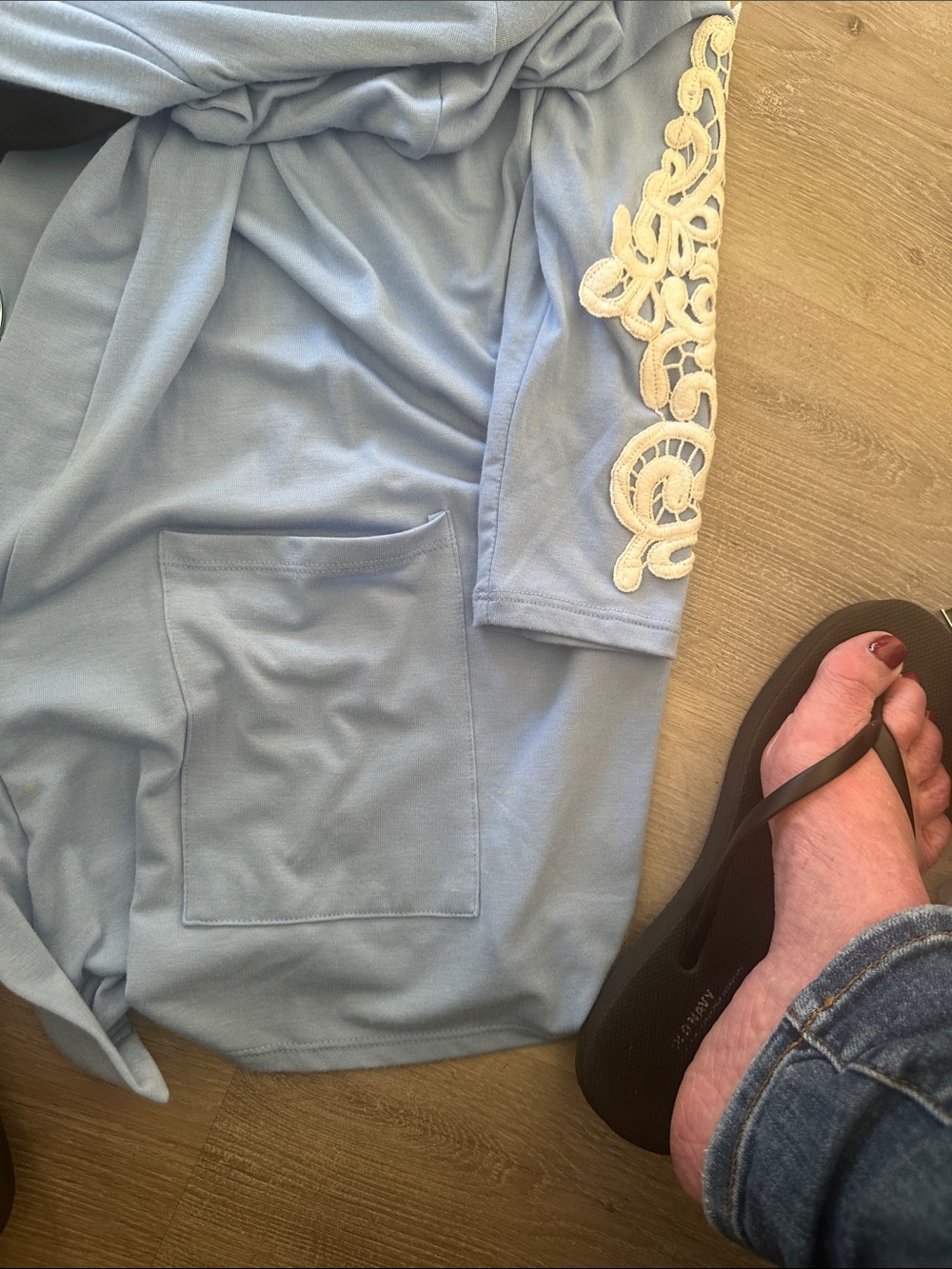 Zenana Outfitters Sky Blue Robe with Cream Lace Cuffs - Picture 4 of 4